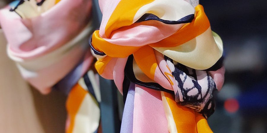 silk scarf knot